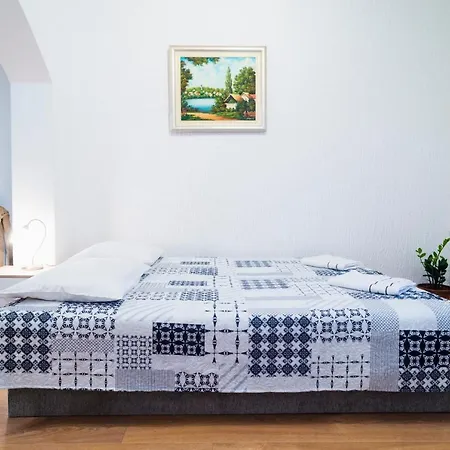 Slavica 雅戈丁那